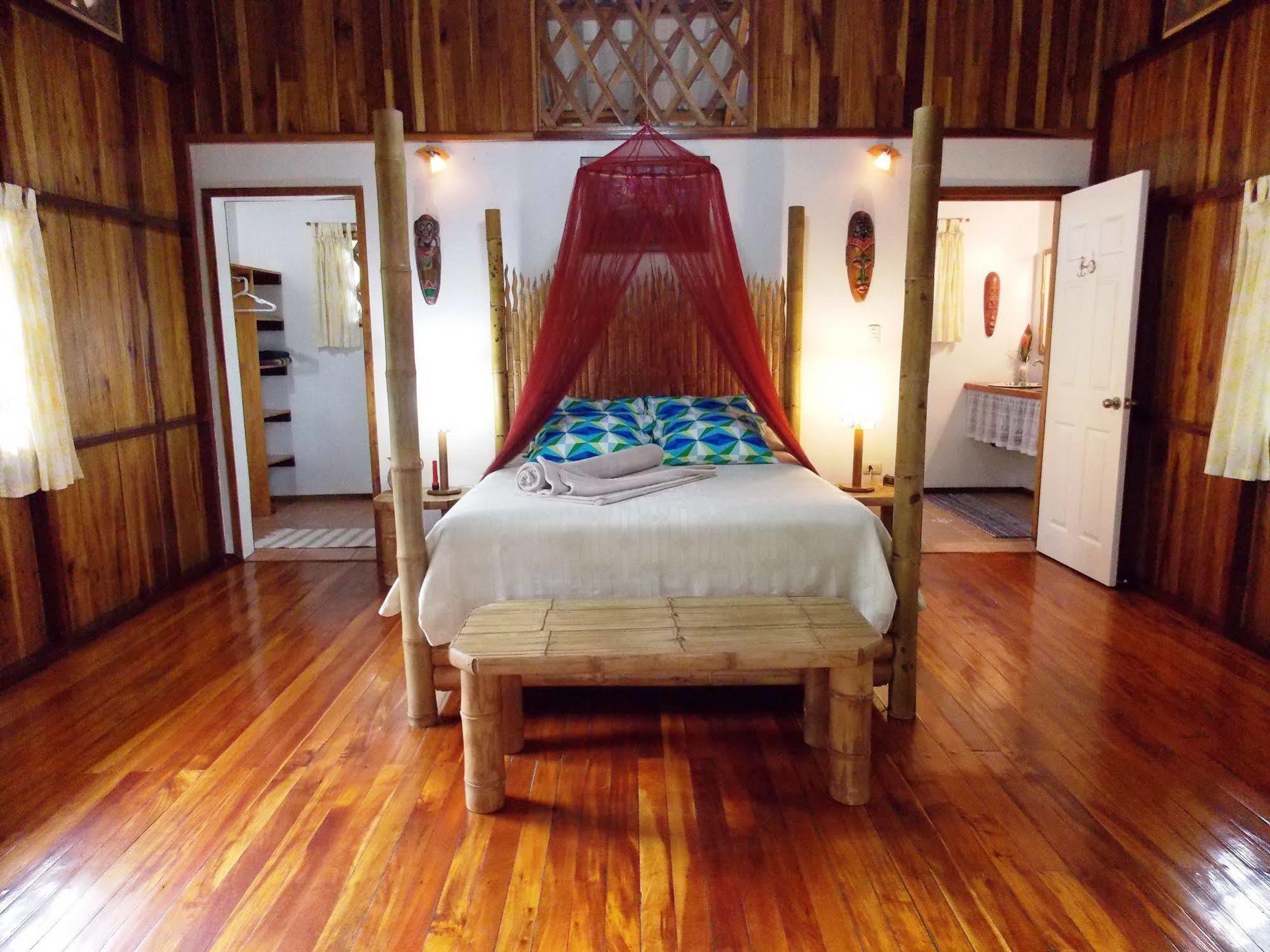 Coral Hill Bungalows Cahuita Esterno foto